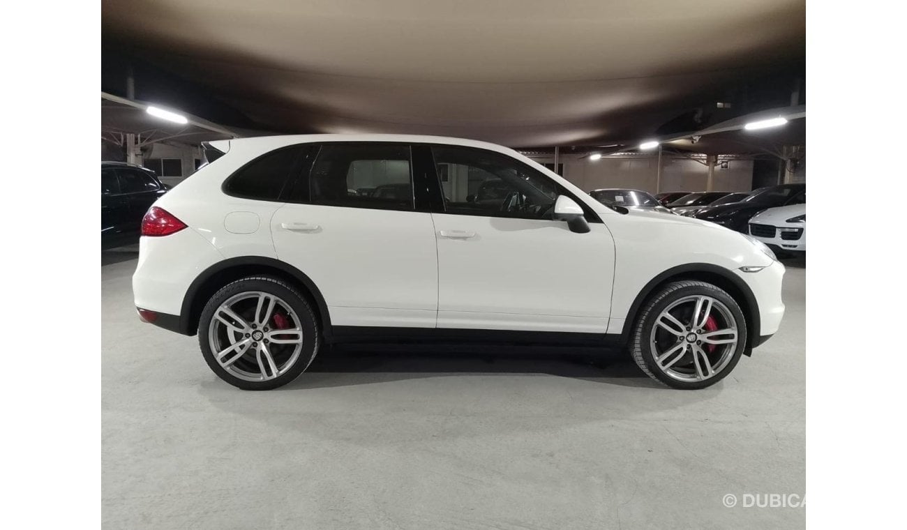 Porsche Cayenne PORSCHE CAYENNE TURBO 4.8L 2011, 18-WAY ADJUSTIVE SEATS, 22 INCH ALLOY WHEELS, AND MORE..