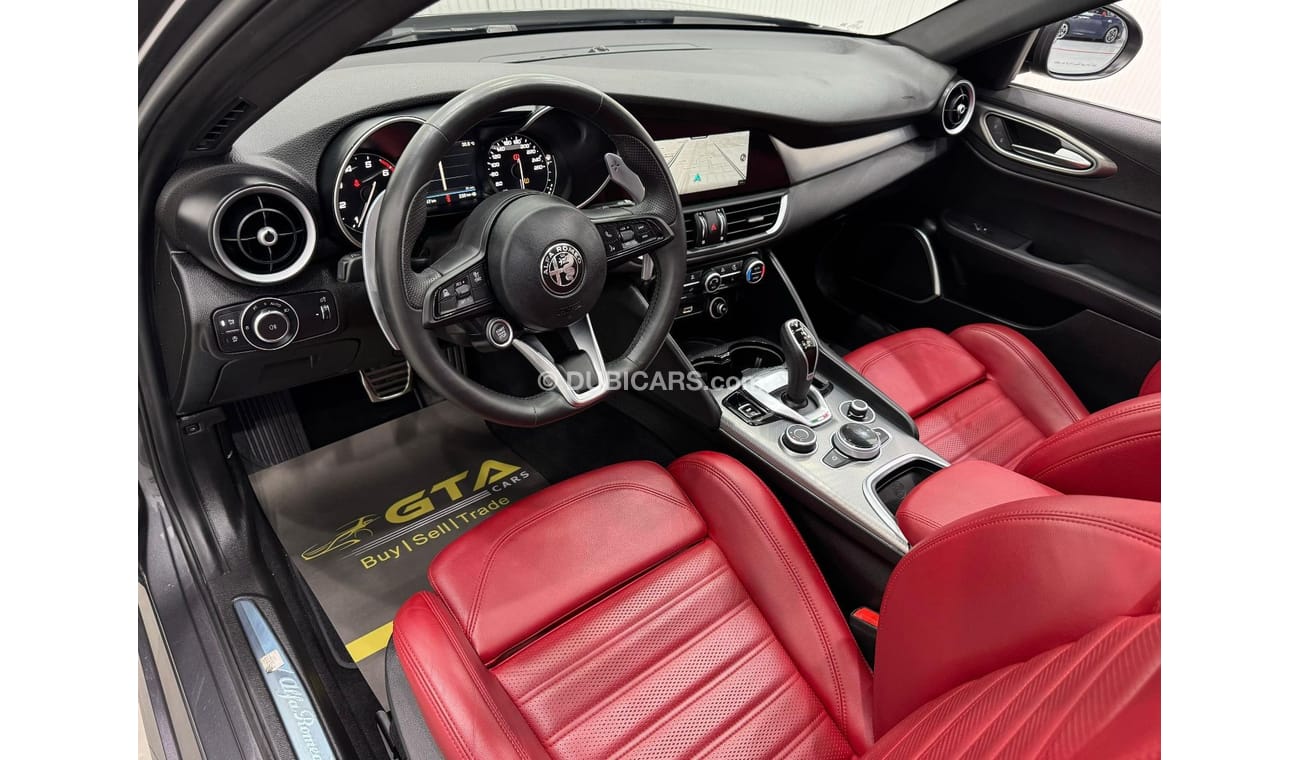 ألفا روميو جوليا 2023 Alfa Romeo Giulia Q2 Veloce, 2027 Alfa Romeo Warranty + Service Pack, Low Kms, GCC