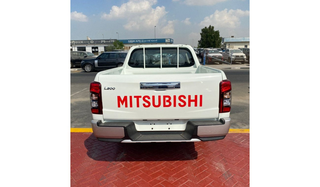 Mitsubishi L200 MITSUBISHI L-200 Petrol Double Cabin 4WD MODEL 2022 Manual Transmission White Color