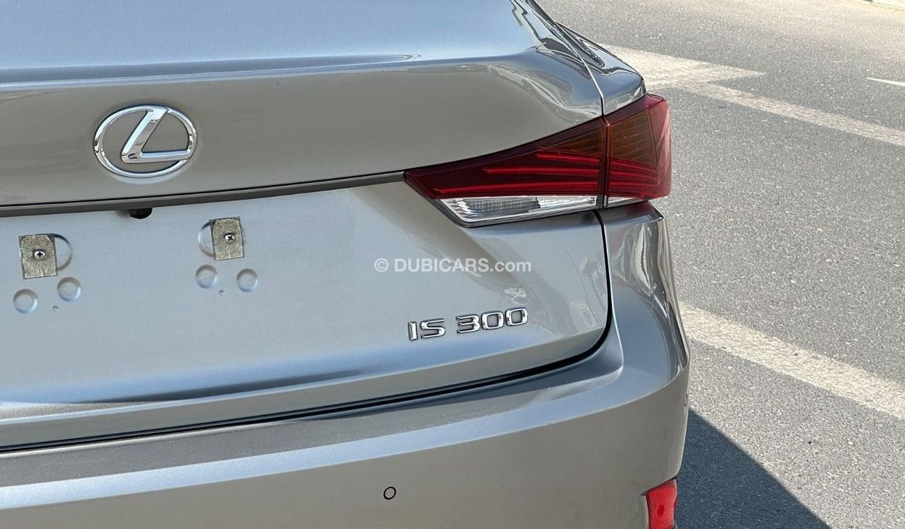 لكزس IS 300 Elegant 2.0L Premier 2019 Full Service History GCC