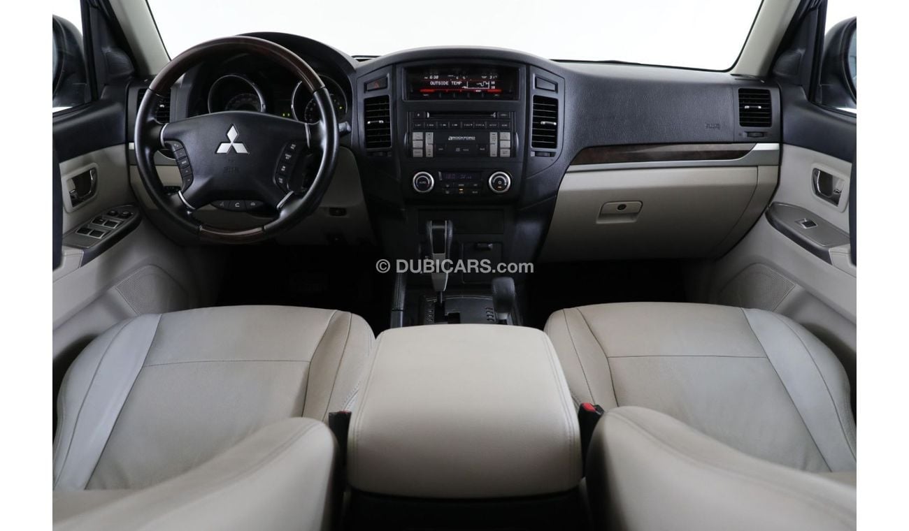 Mitsubishi Pajero Platinum 3.8L 2014 Mitsubishi Pajero Platinum GLS • 7 Seats • GCC