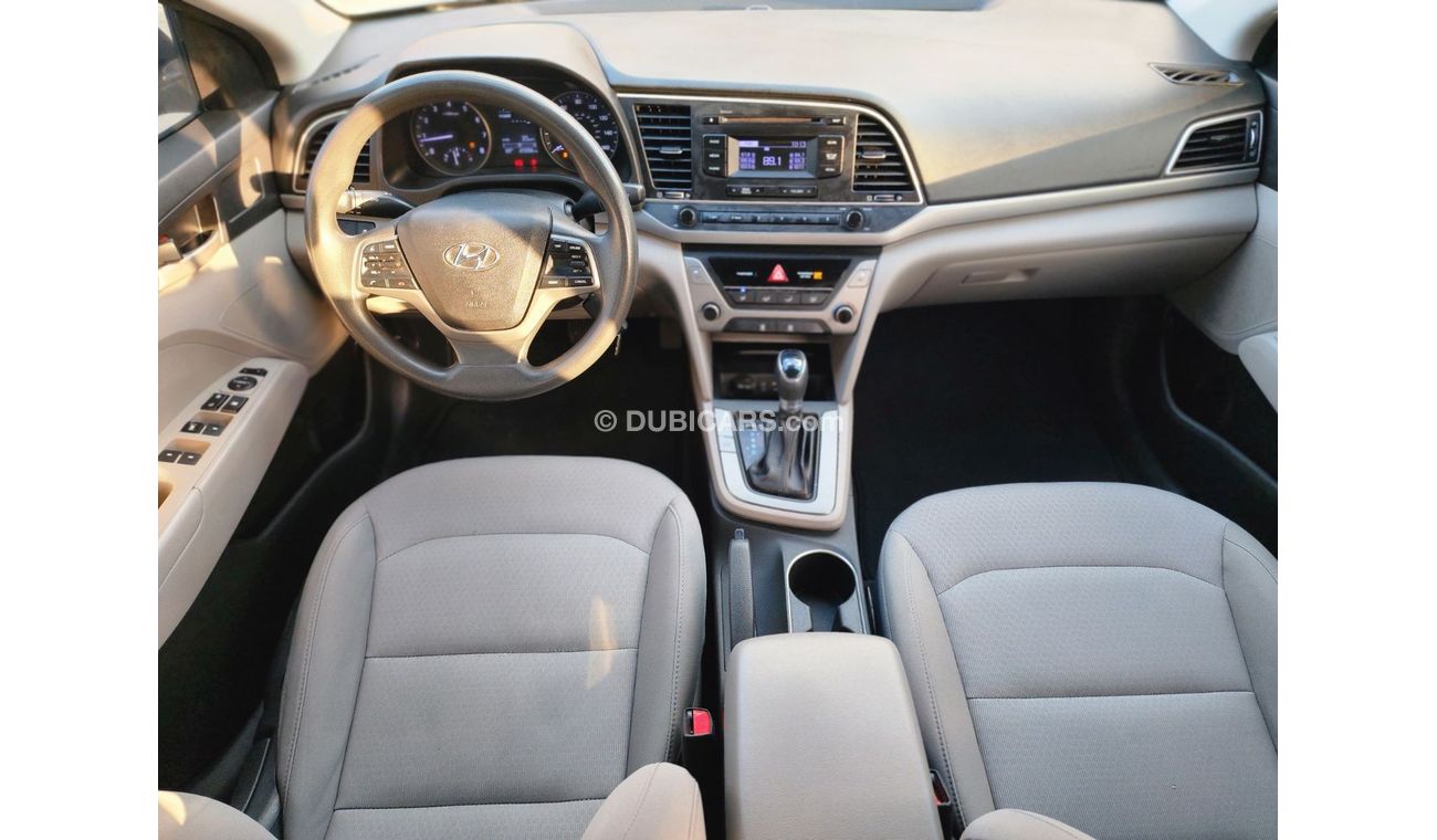 Hyundai Elantra Base 2.0L