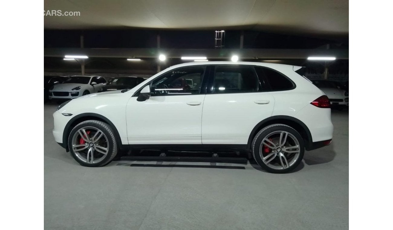 Porsche Cayenne Turbo PORSCHE CAYENNE TURBO 4.8L 2011, 18-WAY ADJUSTIVE SEATS, 22 INCH ALLOY WHEELS, AND MORE..