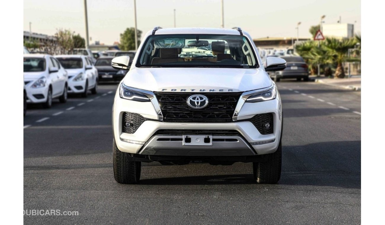 تويوتا فورتونر Get 2023 Toyota Fortuner 4X4 2.8 18'I AL - Platinum White inside Chamois