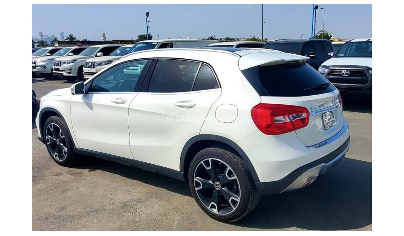 Mercedes-Benz GLA 250 Std MERCEDES - BENZ GLA 250 FULL OPTION JEEP