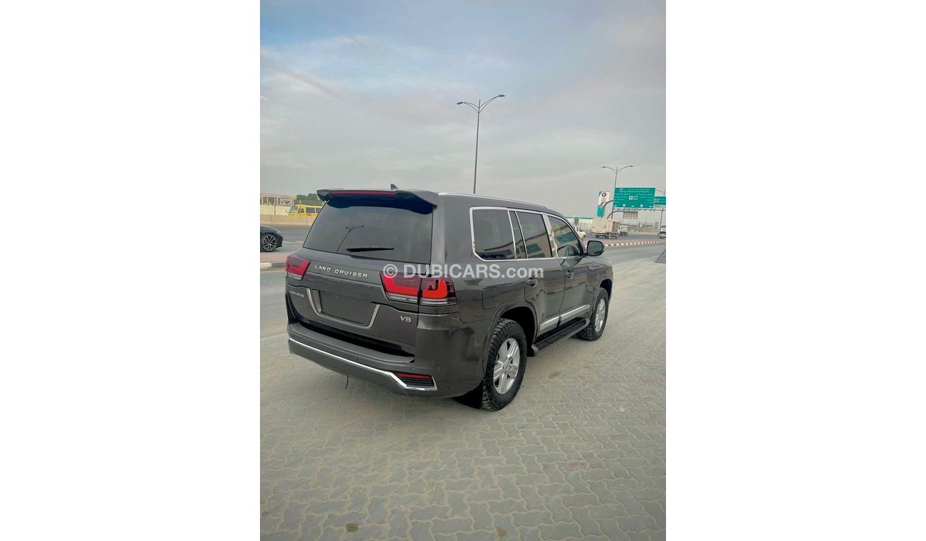 Toyota Land Cruiser 2013 Modified to 2023 Sahara V8 Full Option