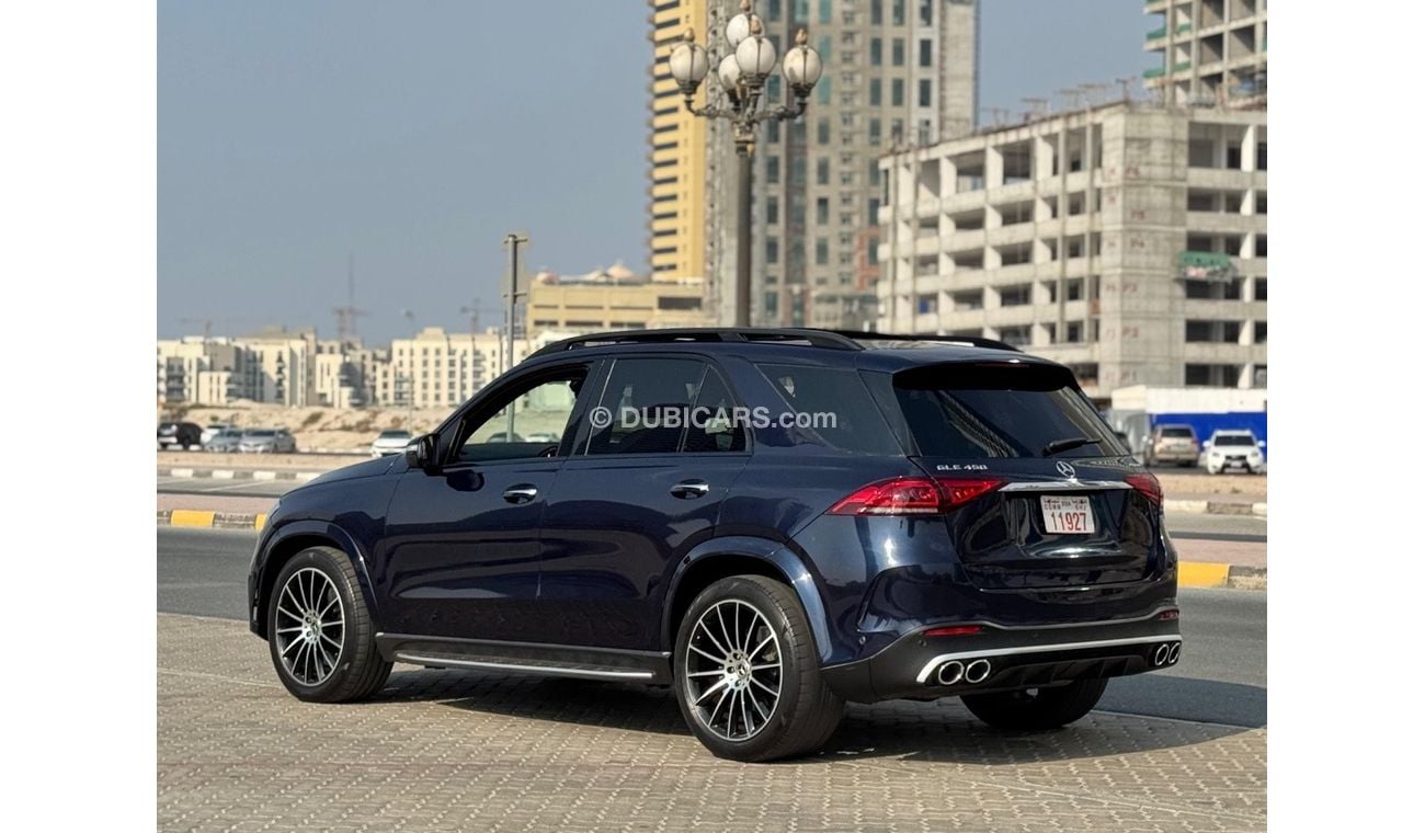 مرسيدس بنز GLE 450 This is a 2021 Mercedes-Benz GLE 450 4MATIC, a luxury mid-size SUV offering a blend of performance, 