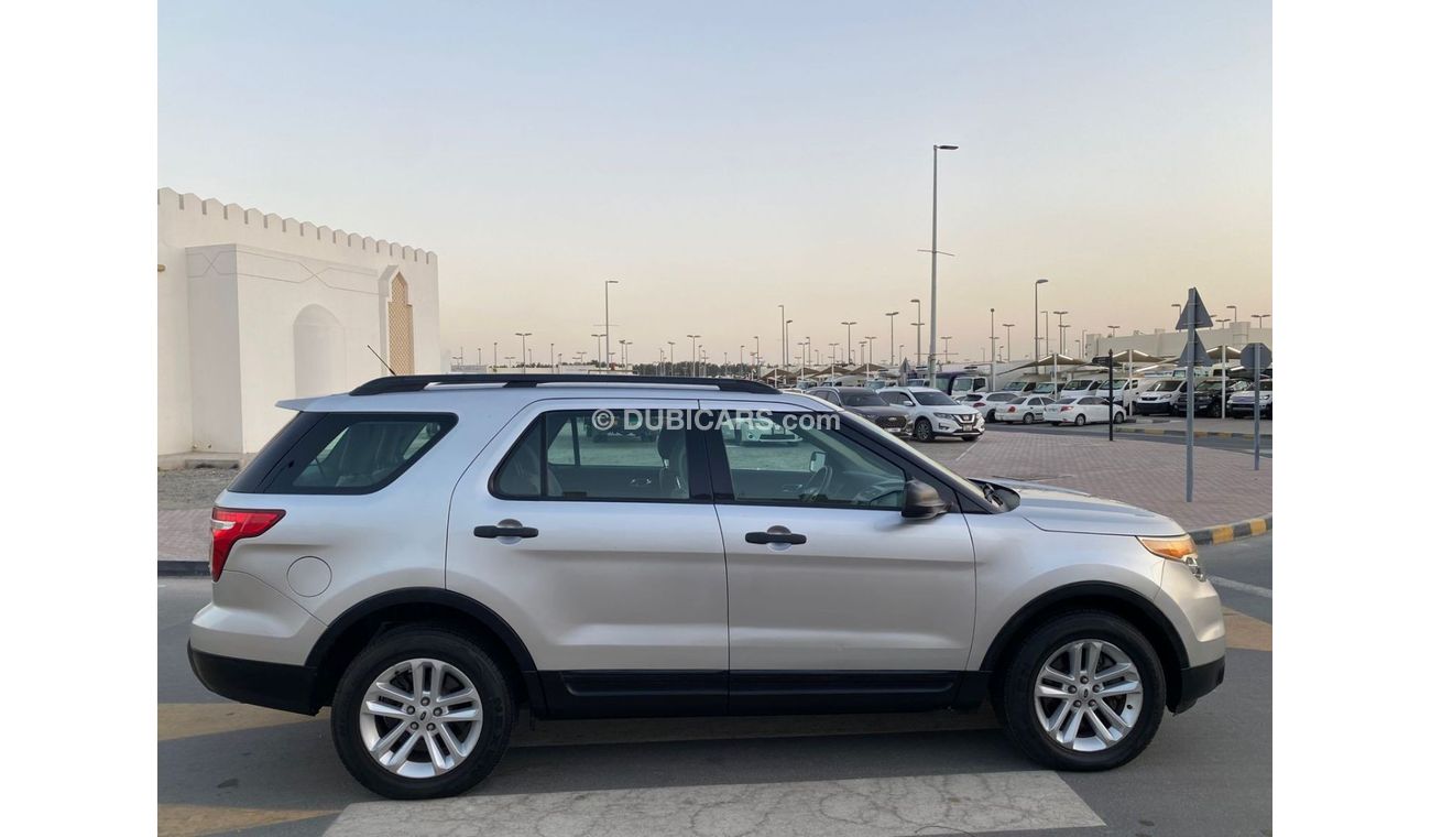 Ford Explorer Std 3.5L 4WD