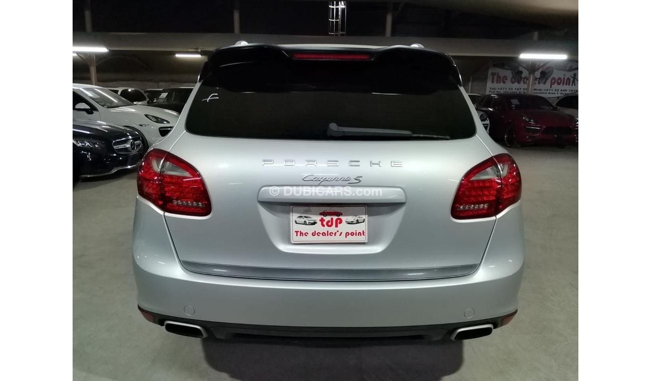 Porsche Cayenne S 4.8L , WITH SUNROOF, BLACK LEATHER AND MORE…