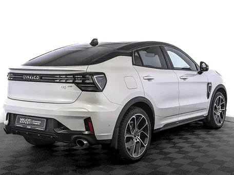 Lynk & Co 05 exterior - Rear Left Angled