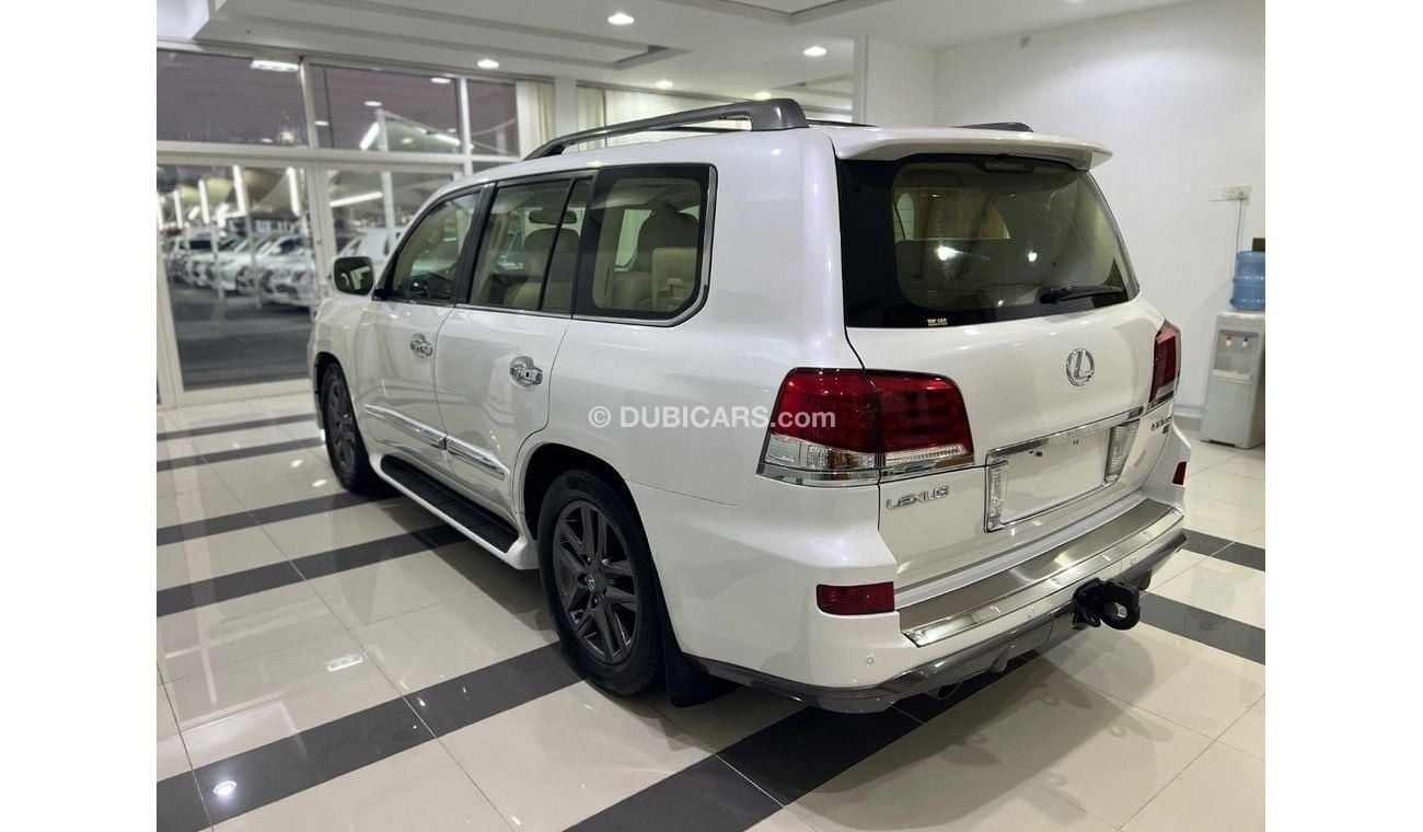 Lexus LX570 Sport Platinum 5.7L LEXUS 570 S model 2015 GCC ORIGINAL PINTS WITHOUT ANY ACCIDENT