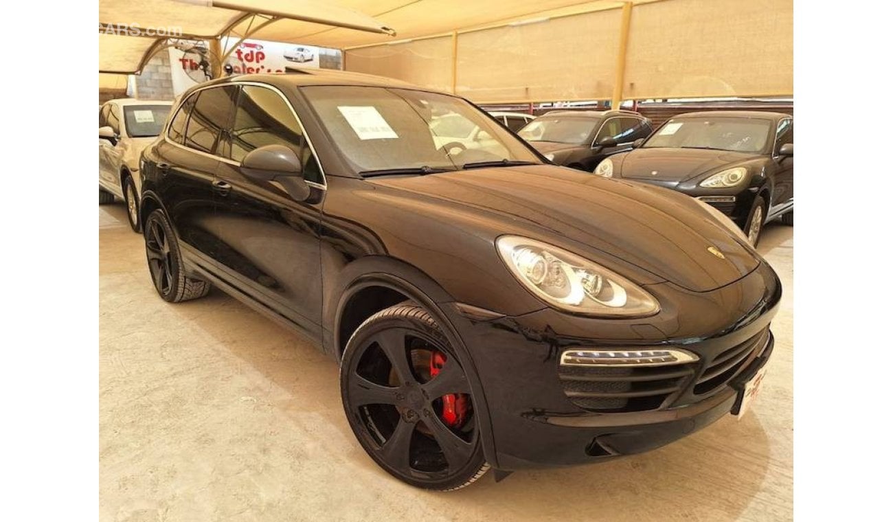 Porsche Cayenne S PORSCHE CAYENNE S 4.8L 2011 WITH SUNROOF, REAR FLIPDOWN MONITOR, DRIVE RECORDER AND 22 INCH ALLOYS