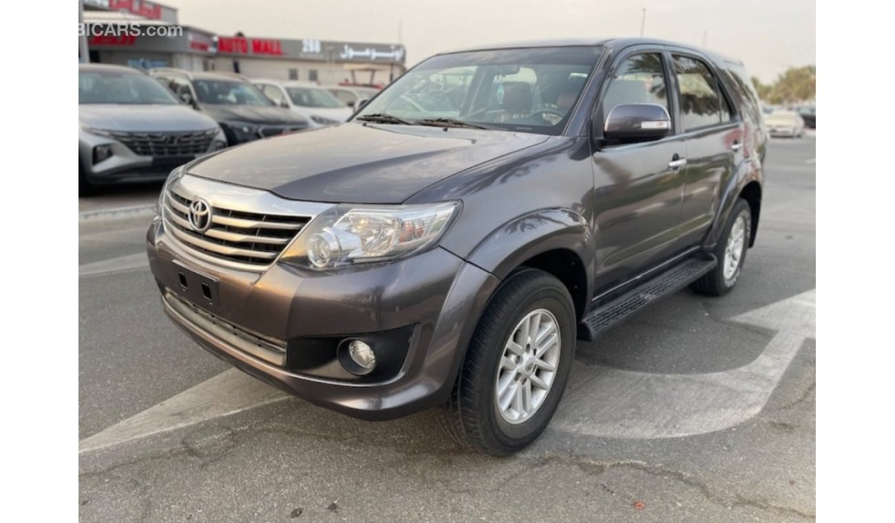 Toyota Fortuner Toyota fortuner EXR 2014 V4 2.7 left hand drive