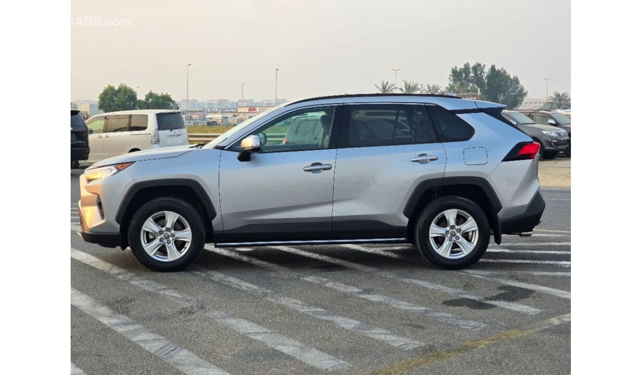 Toyota RAV4 2021 Model XLE full option 4x4 , sunroof and leather seats