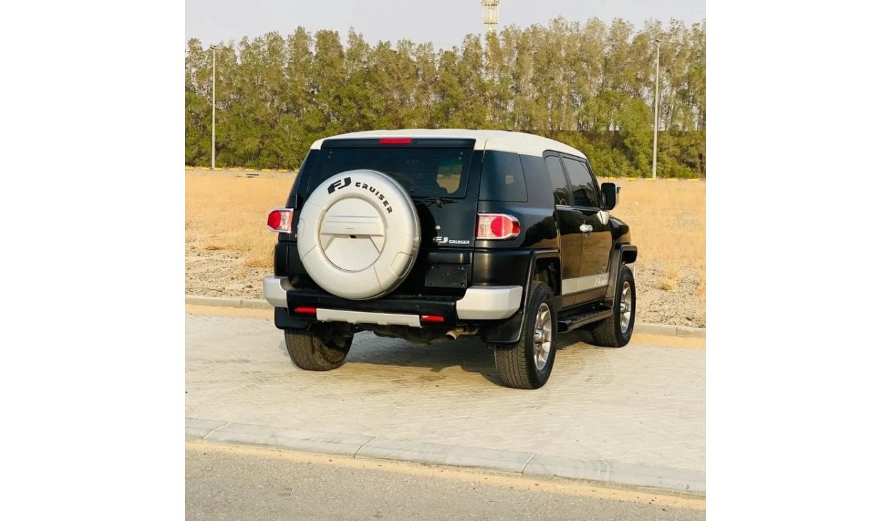 Toyota FJ Cruiser Good condition car GCC