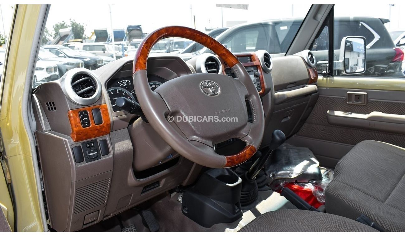 Toyota Land Cruiser Pick Up TOYOTA LAND CRUISER PICK-UP PETROL 2013