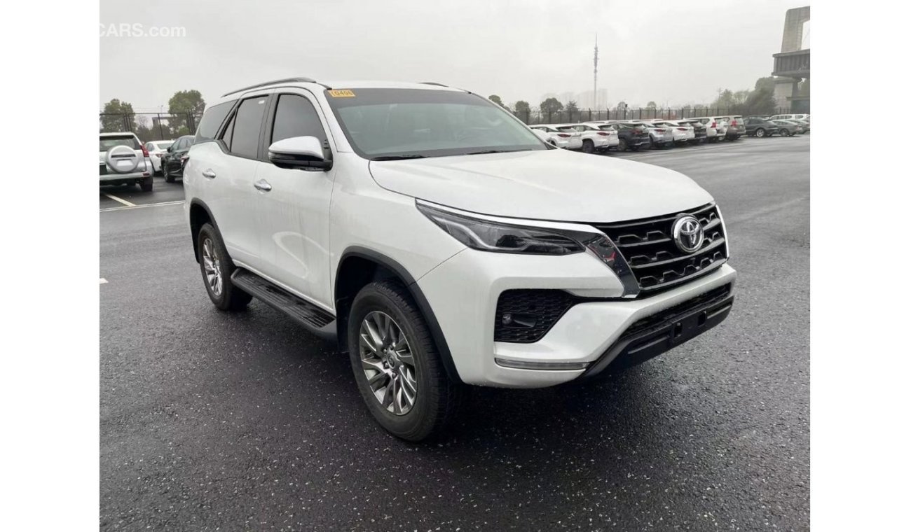 تويوتا فورتونر GX2 TOYOTA FORTUNER 2.4 Diesel AWD