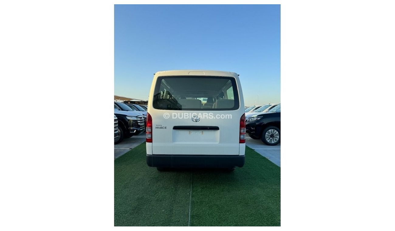 Toyota Hiace Toyota haice 3.0 Deisel Engine 15 seater  White color Interior black