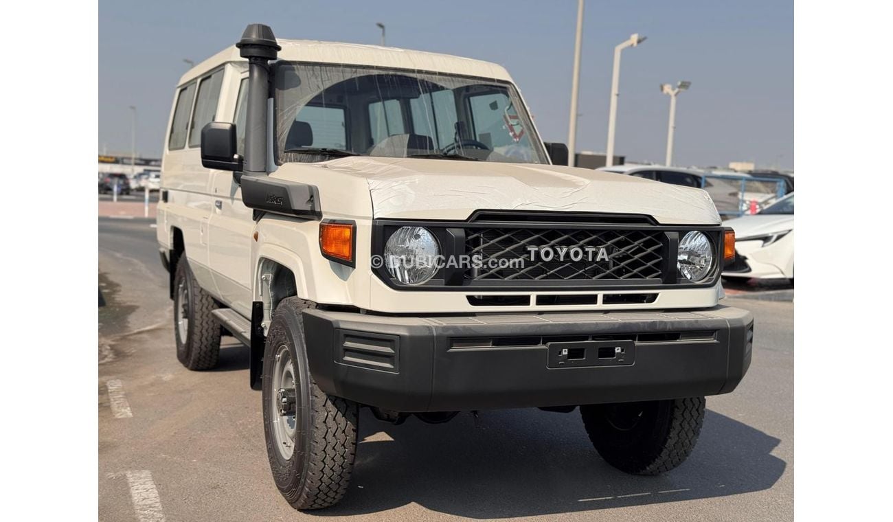 Toyota Land Cruiser Hard Top 78 4.0L PETROL V6 MANUAL TRANSMISSION ( ONLY FOR RE-EXPORT )