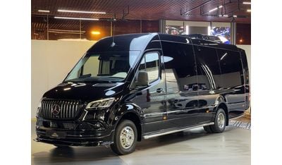 Mercedes-Benz Sprinter 519 CDI I Wooden Floor I 18 Seater