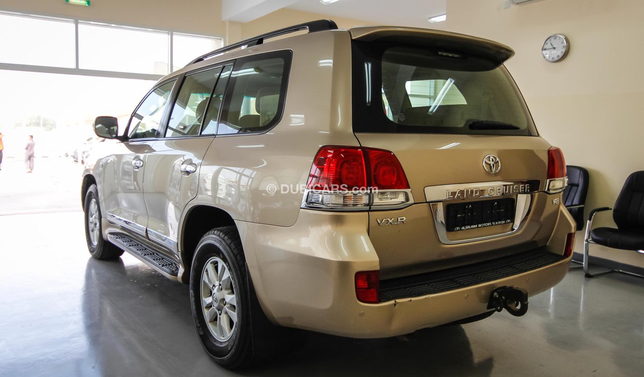 Toyota Land Cruiser GXR V8