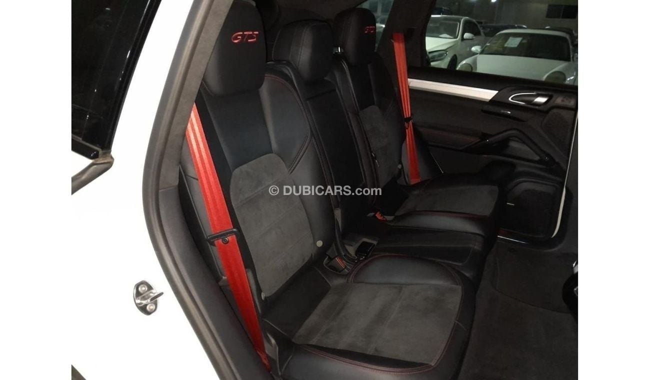 بورش كايان PORSCHE CAYENNE GTS 4.8L 2014, WITH PANORAMIC ROOF, PADDLE SHIFTER, GTS INTERIOR PACKAGE AND MORE..