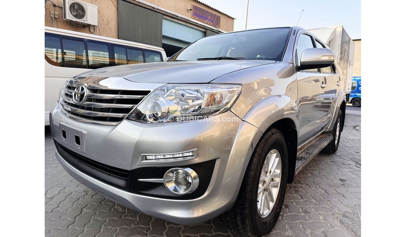 تويوتا فورتونر Toyota Fortuner 2015 v4 LHD silver color