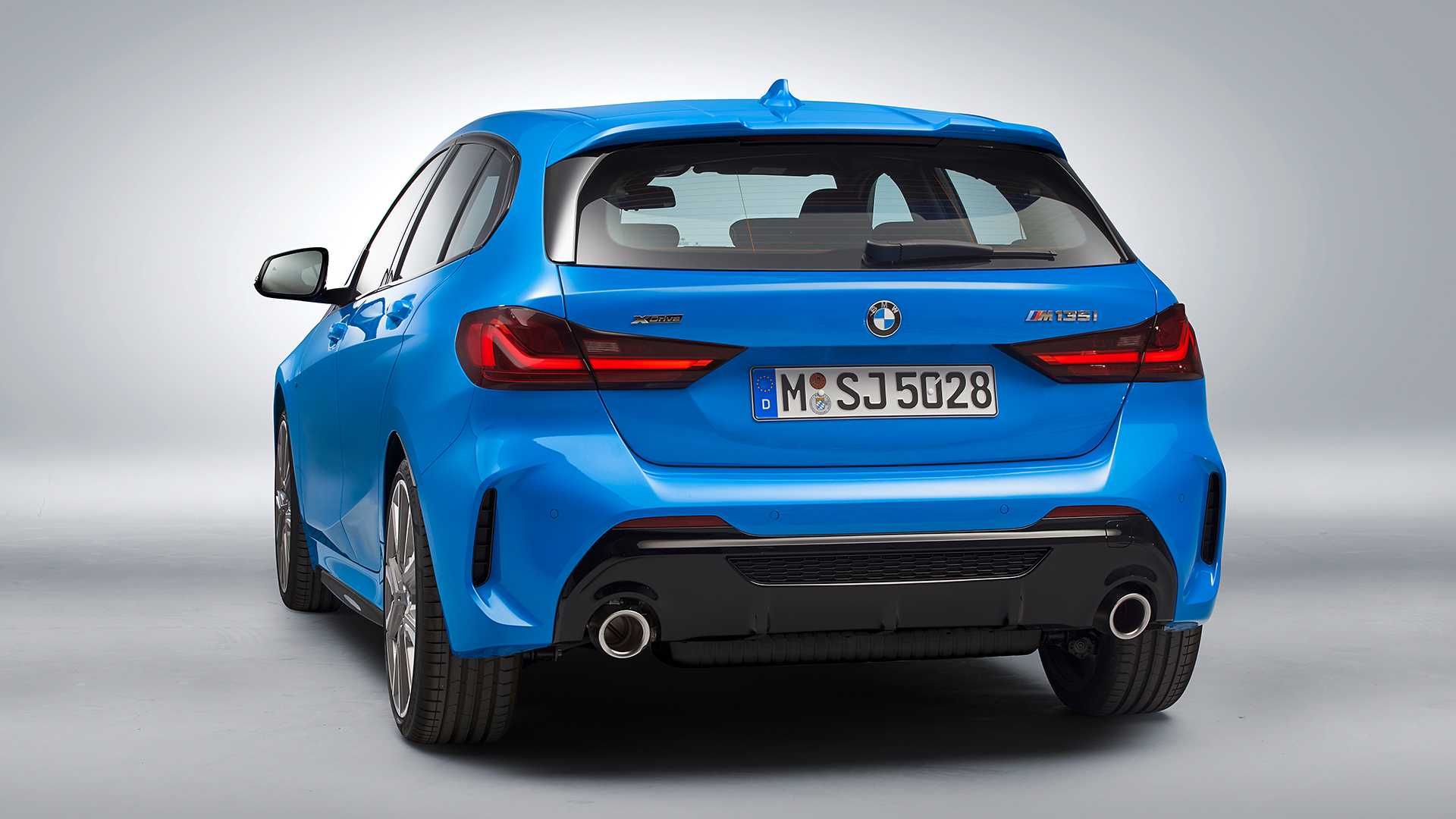 BMW 116i exterior - Rear Right Angled