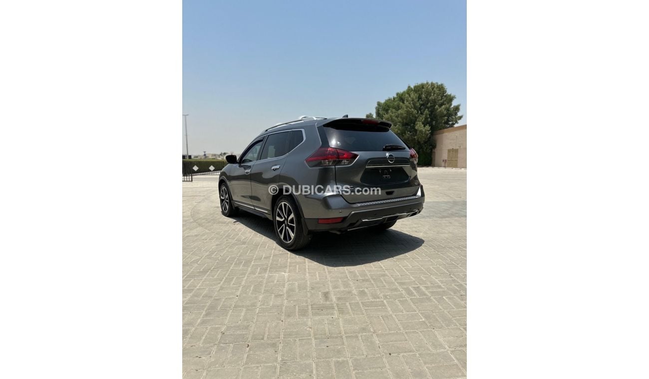 Nissan Rogue Full Option, 2.5L, V4