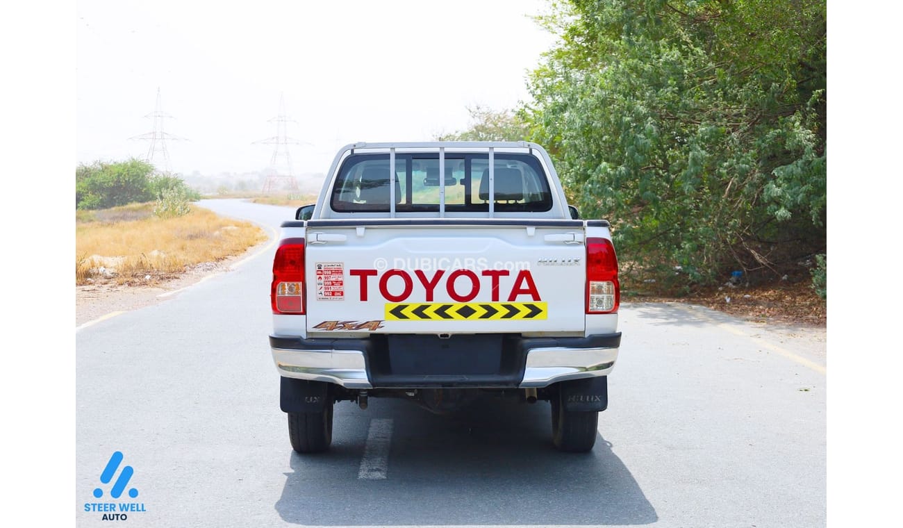 Toyota Hilux GL 2.7L Double Cab Utility 4WD GL Double Cab Pick Up 2.7L 4WD AT - GCC - Like New Condition - Book N