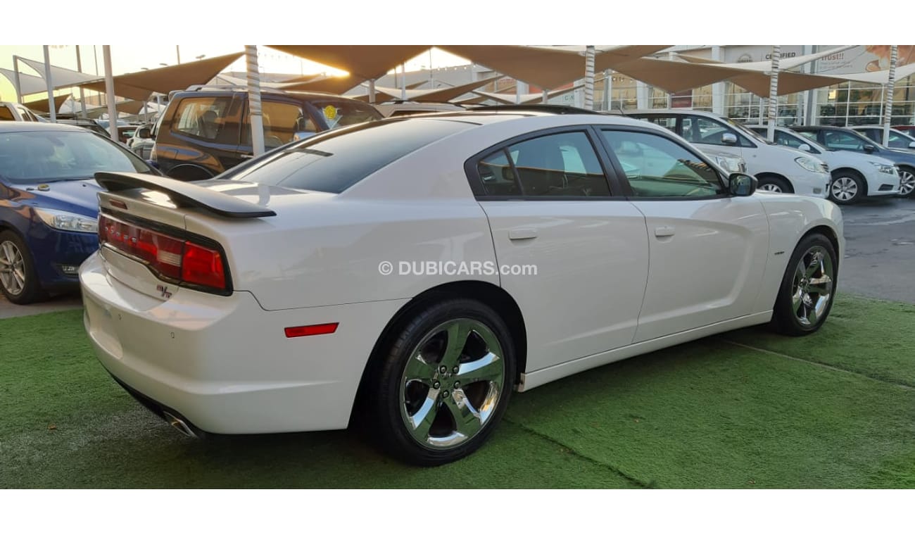 Dodge Charger RT - Sensors - Rear spoiler - Wheels number one - Slot - Wheels - Full option in excellent condition