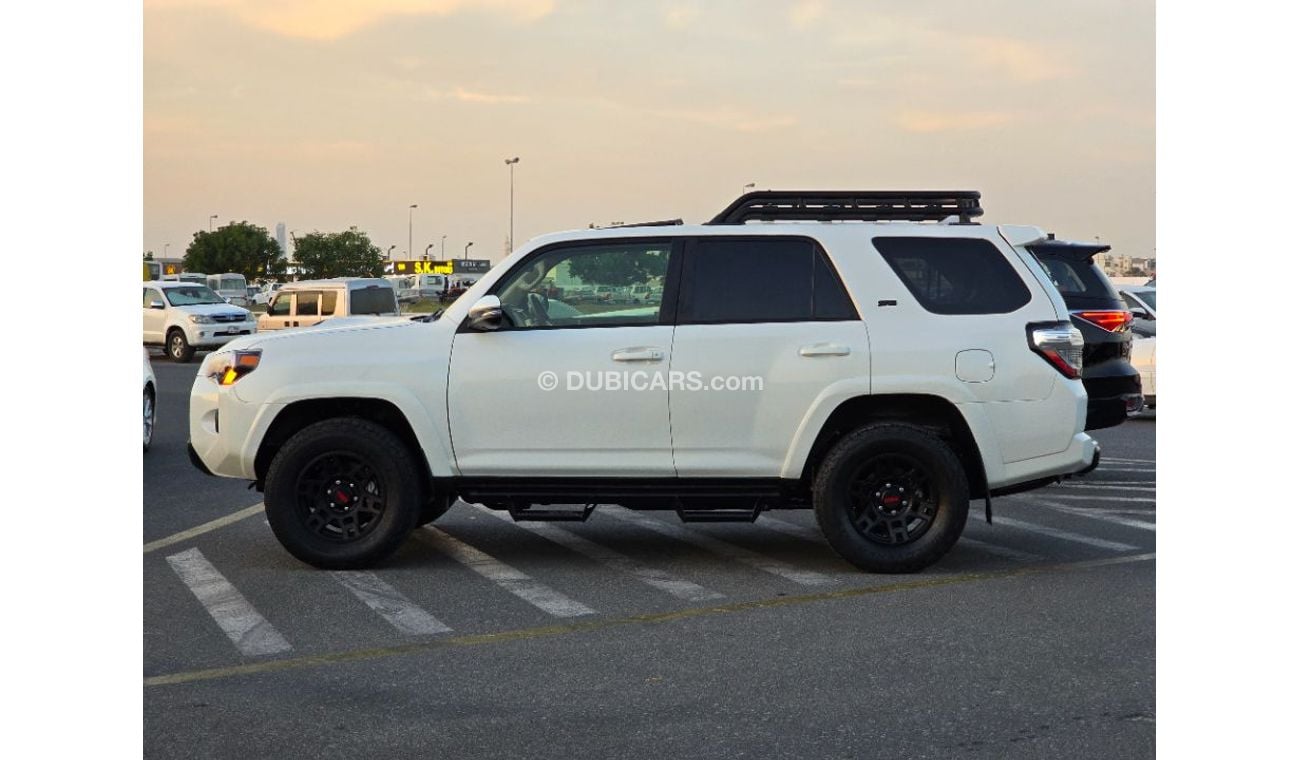 تويوتا Runner4 2024 Full option 4x4 , sunroof and 7 seater