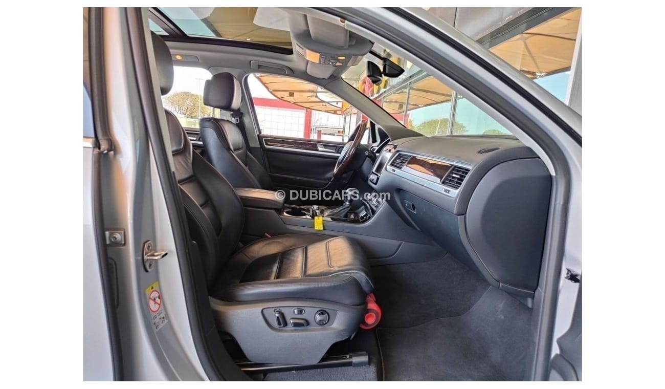 Volkswagen Touareg AED 2,100 P.M | 2015 VOLKSWAGEN TOUAREG SPORT | GCC | 360 *CAMERAS | FULLY LOADED