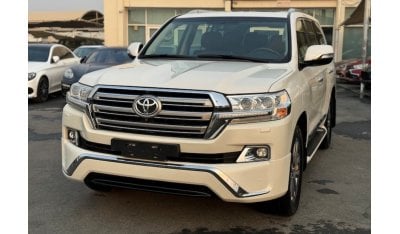 تويوتا لاند كروزر Toyota Land Cruiser 2017 VXR LHD v8 petrol