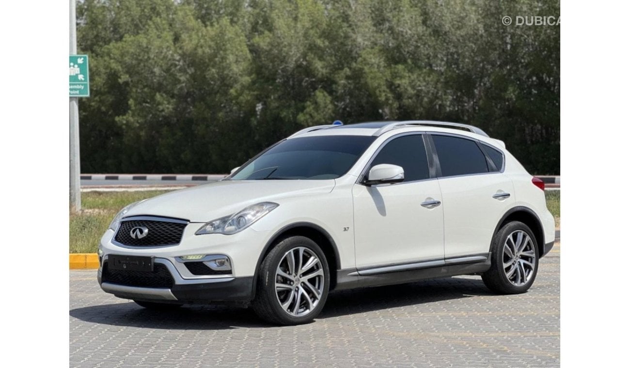 إنفينيتي QX50 لاكجري