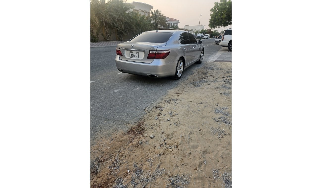 Lexus LS460