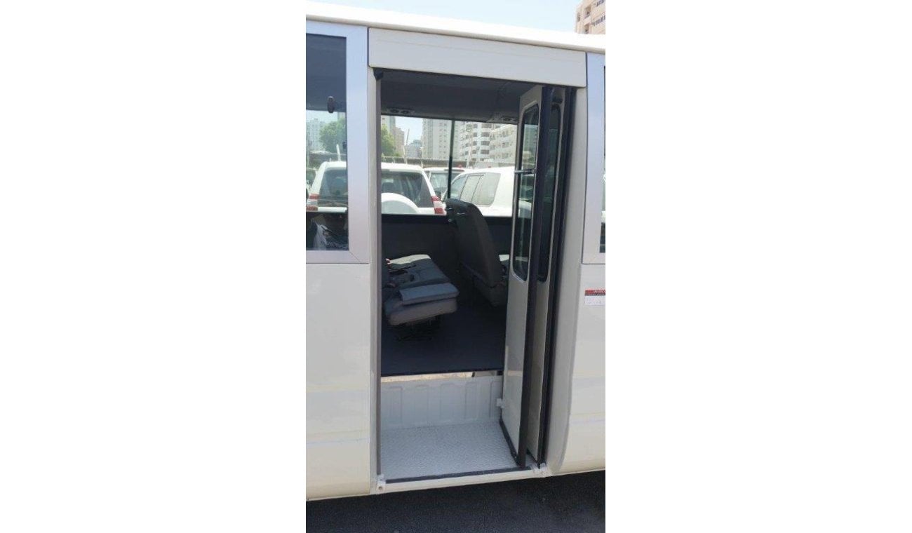 تويوتا كوستر Bus DSL 30 seater Standard Roof