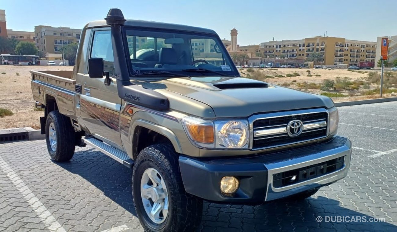 تويوتا لاند كروزر بيك آب 4.5 V8 TURBO DIESEL