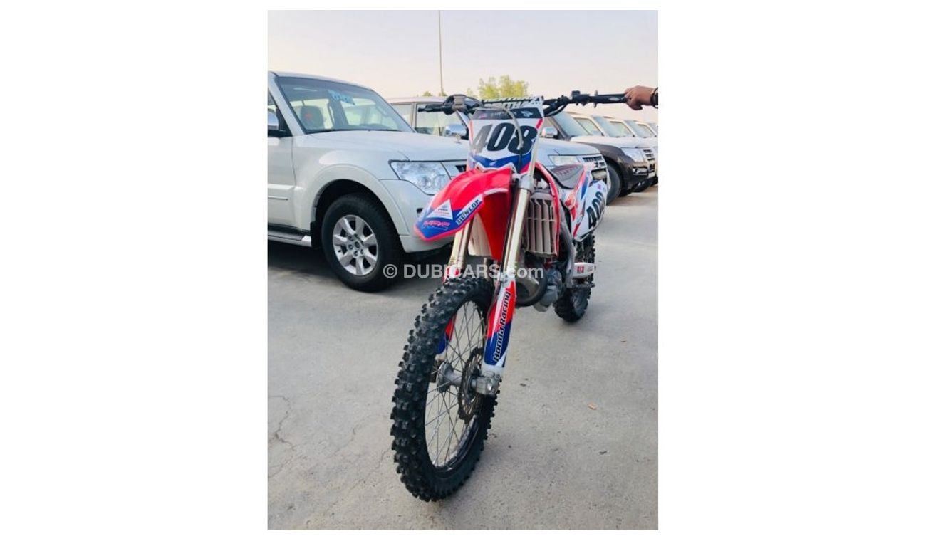 Honda CRF 450R DIRT BIKE IN MINT CONDITION