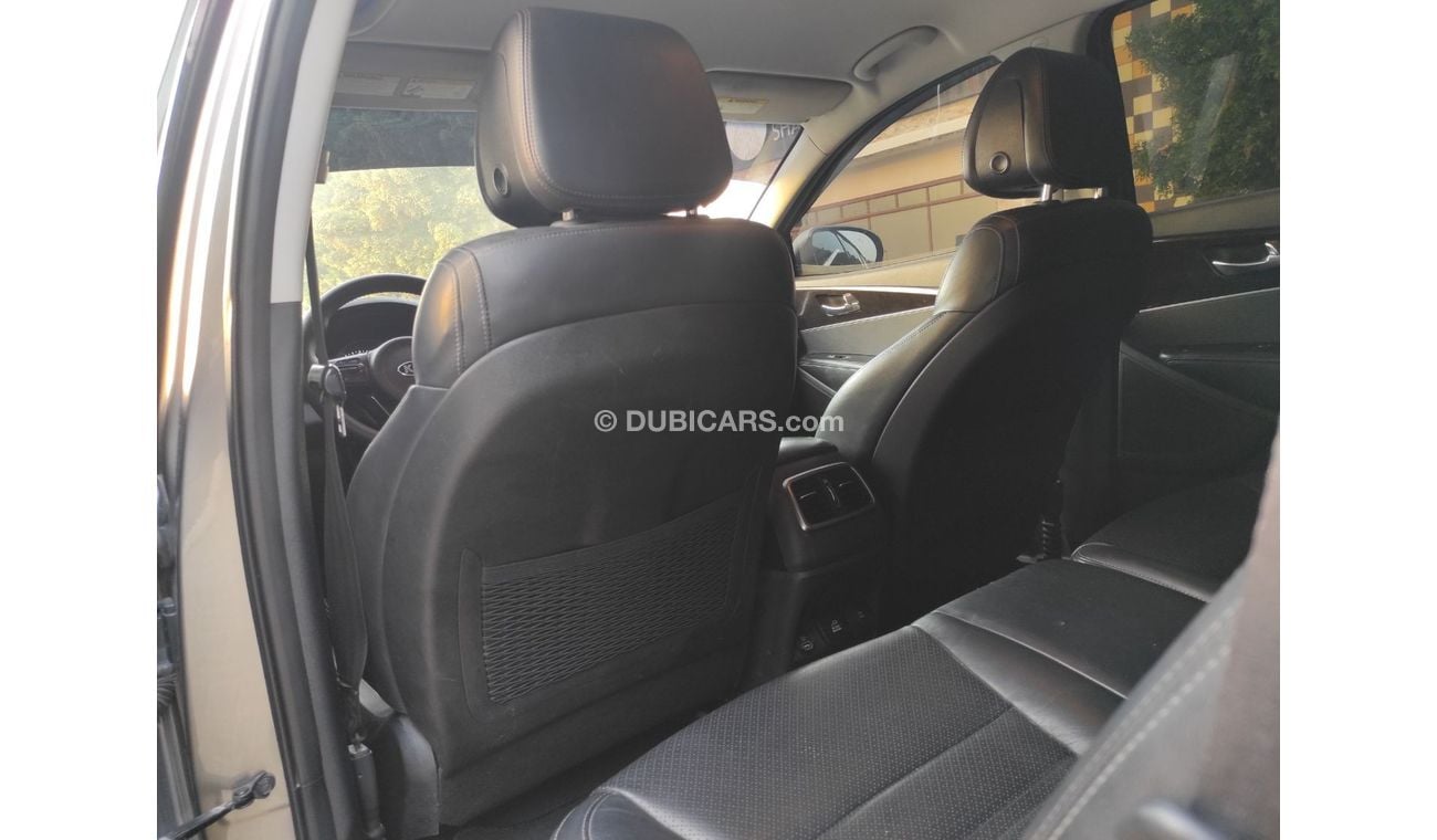 كيا سورينتو Base 2.4L FWD Kia Sorrento 2016 V4  7 seater full automatic