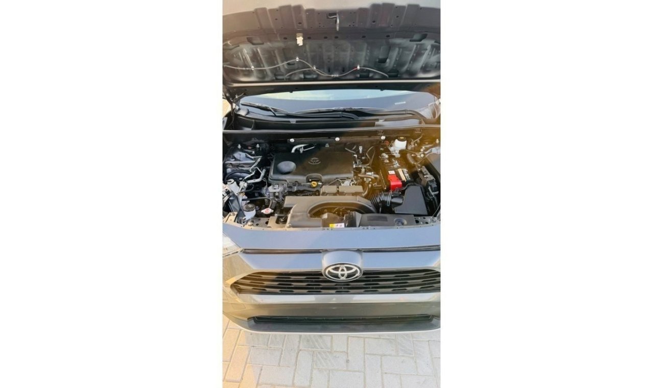 Toyota RAV4 LE USA specs