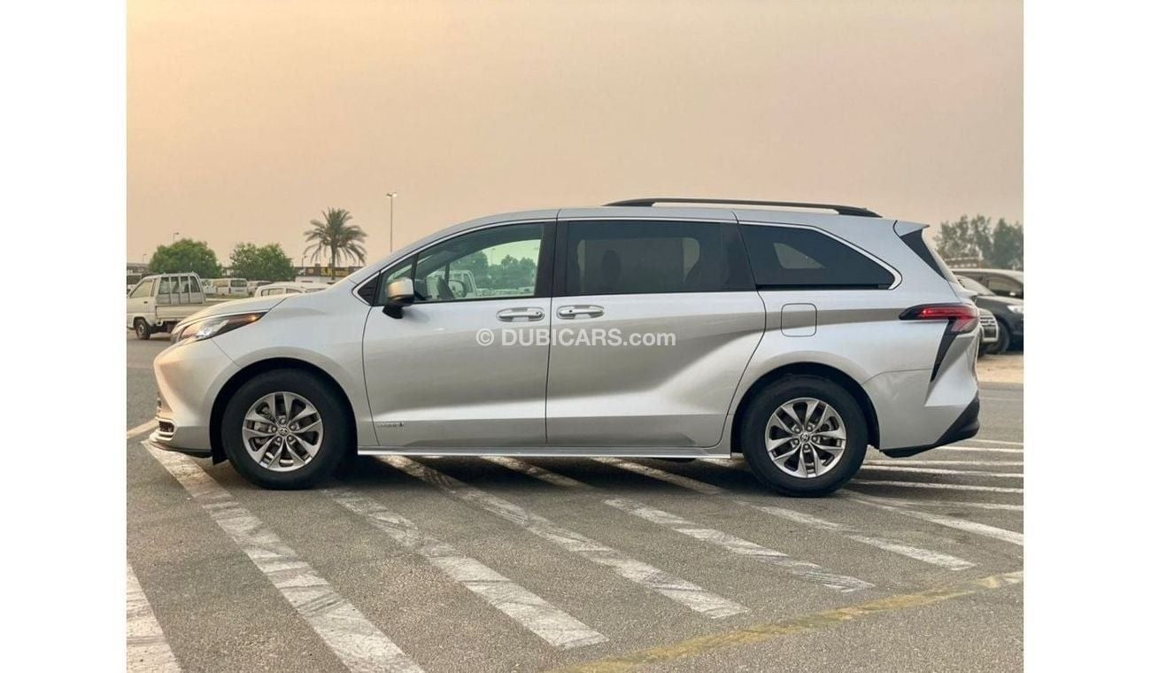 تويوتا سيينا 2021 Toyota Sienna XLE Edition Full Option - Hybrid Fuel - 2.5L V4 - 7 Seater Family Van - 33,400 Mi