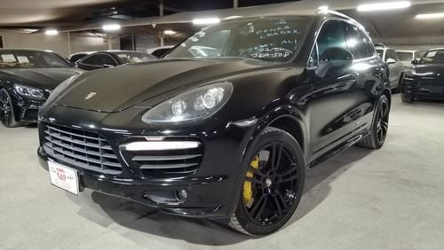 Porsche Cayenne Turbo 4.8L (500 HP) , WITH PORSCHE CARBON CERAMIC BRAKES, CARBON INTERIOR AND MORE…