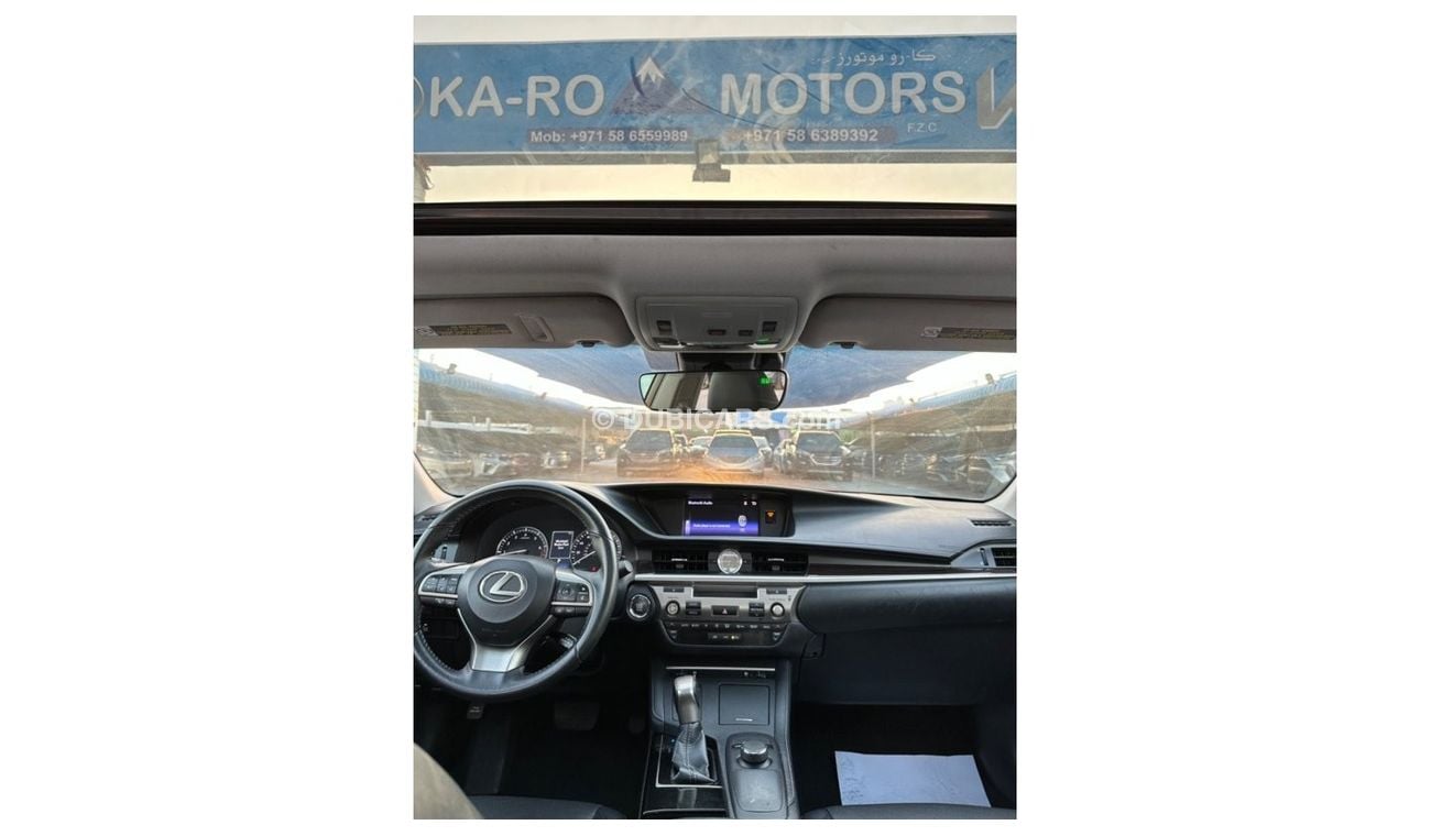 Lexus ES350 Platinum Lexus ES350 2018 with engine capacity 3.5 in perfect condition 163,000 km cable car