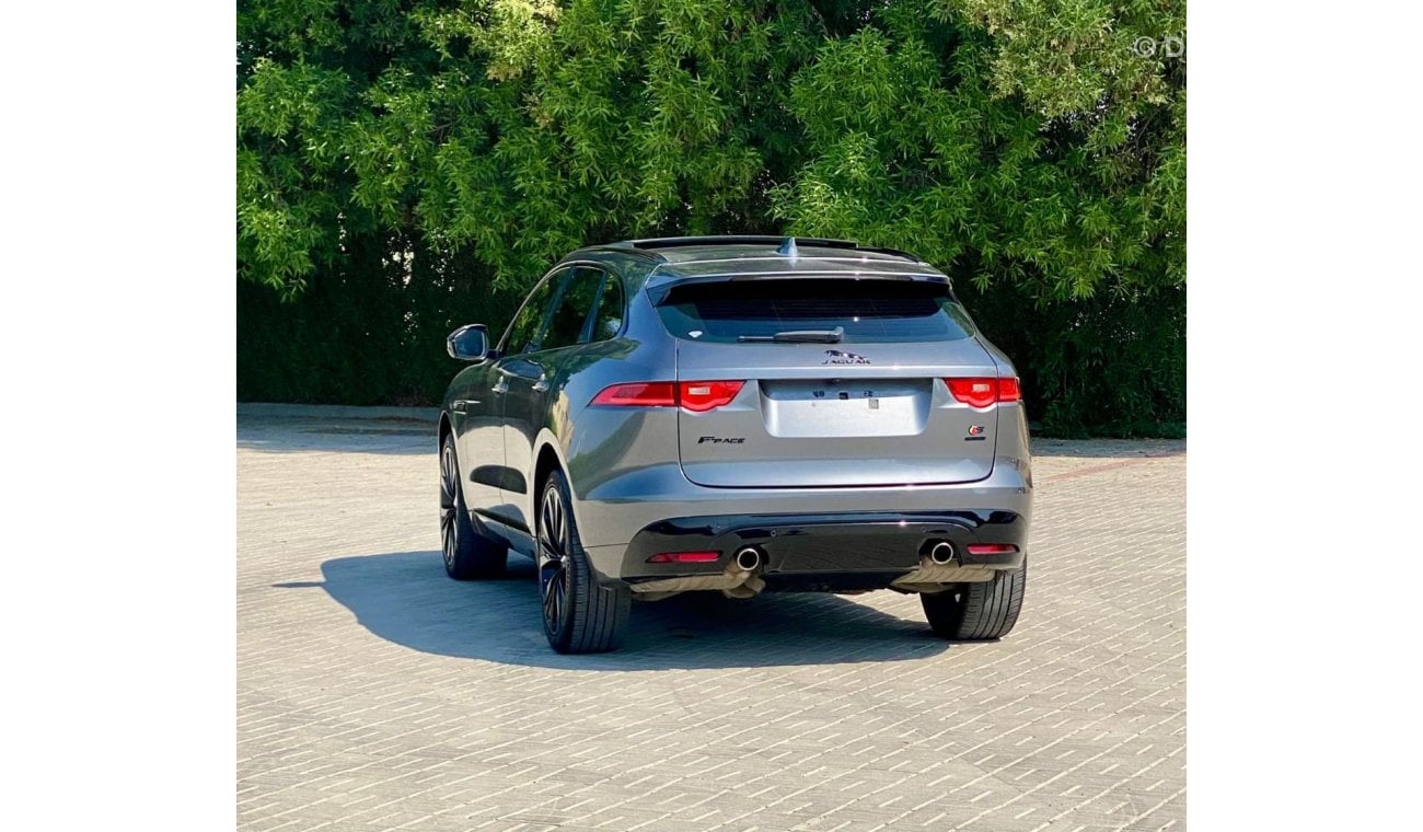 جاكوار F Pace السيارة بحالة ممتازة جدا لا تحتاج إلى أي مصاريف