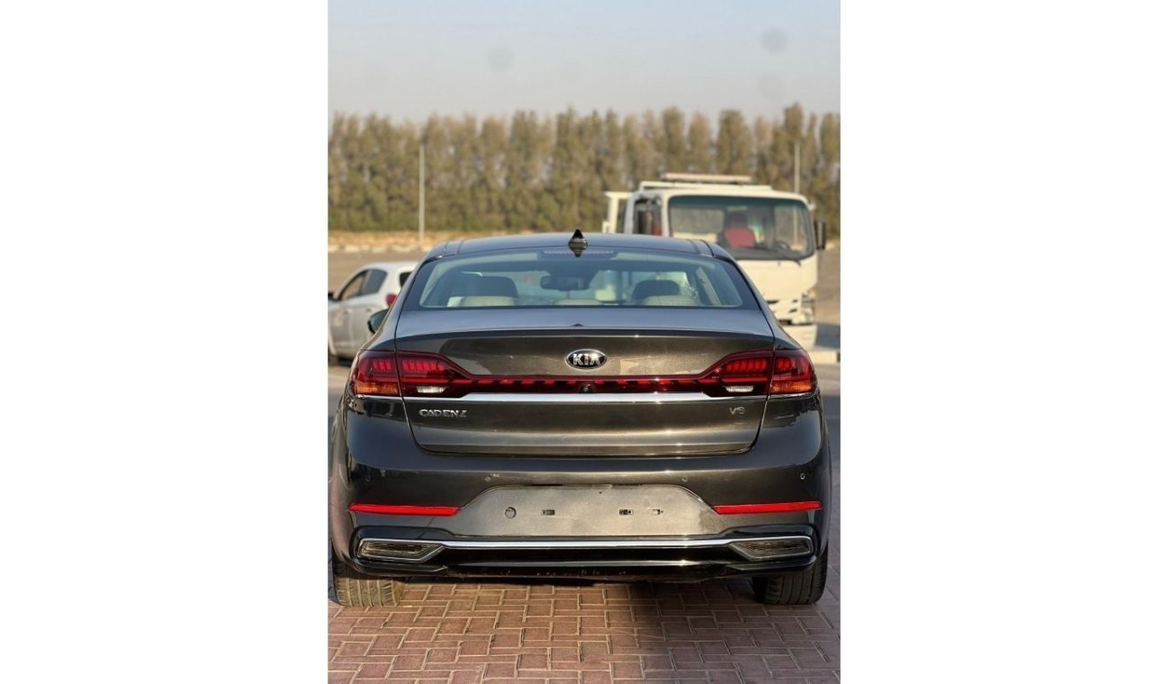 Kia Cadenza GDi Mid 2021 model, the car is in excellent condition, complete a description with a panoramic roof