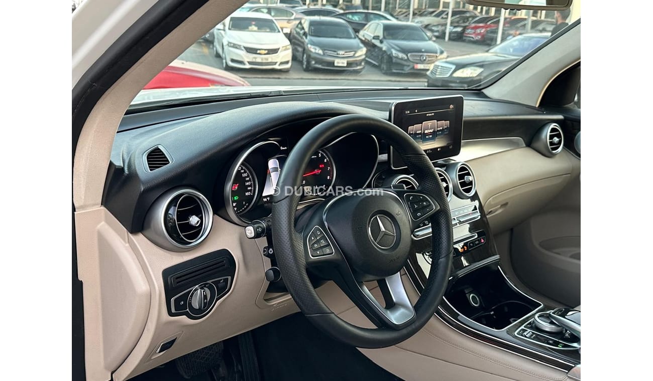 مرسيدس بنز GLC 300 Mercedes GLC 300 _American_2018_Excellent Condition _Full option