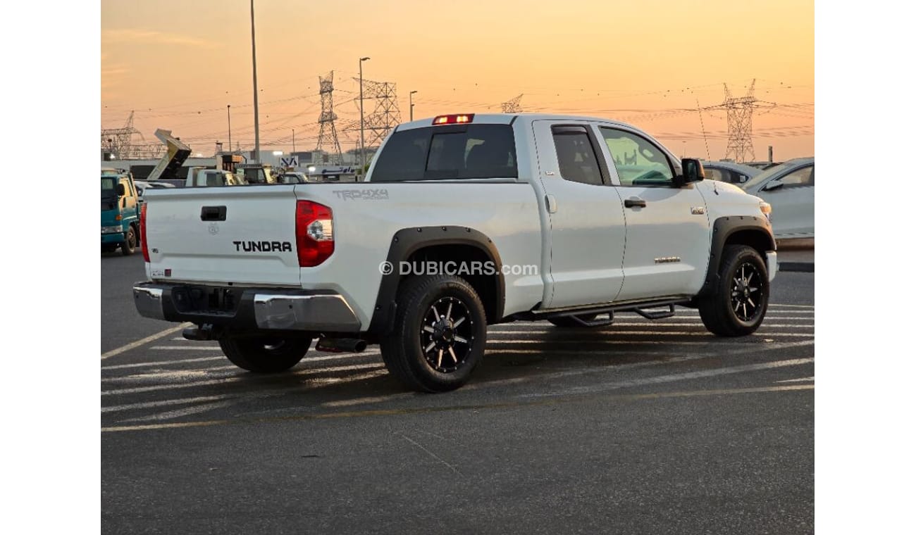 Toyota Tundra 2019 Model 4x4 , leather seats and with spacial interior