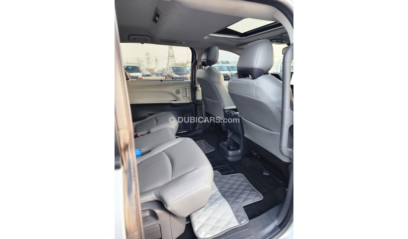 تويوتا سيينا TOYOTA Sienna XLE Hybrid  Full Option