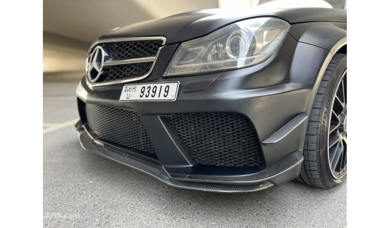 مرسيدس بنز C 63 كوبيه Black Series look